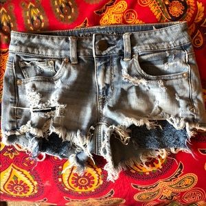 Light wash ripped jean shorts